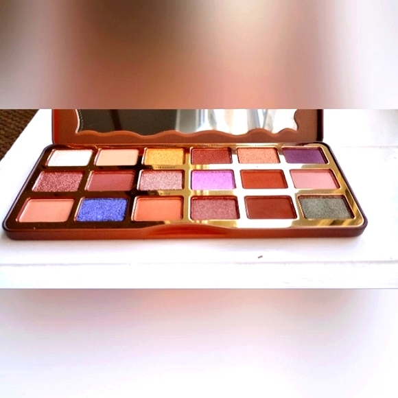Too Faced Better Than Chocolate Eyeshadow Pallet Brand New In Box - Picture 3 of 3